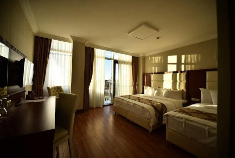 Era Palace Hotel Batumi Exterior foto